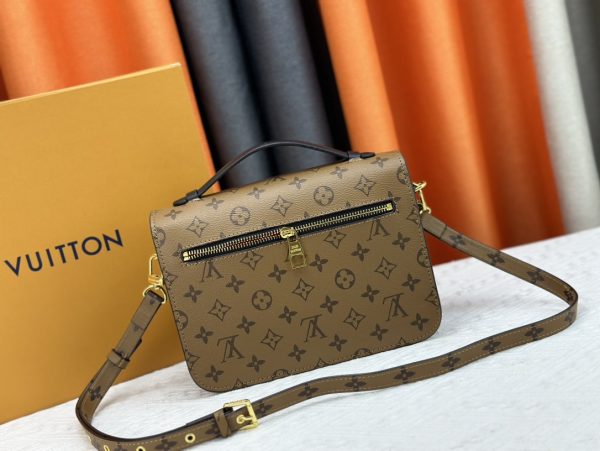 LOUIS VUITTON POCHETTE METIS