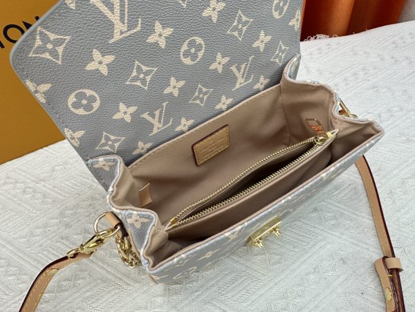 LOUIS VUITTON Pochette Métis East West Monogram