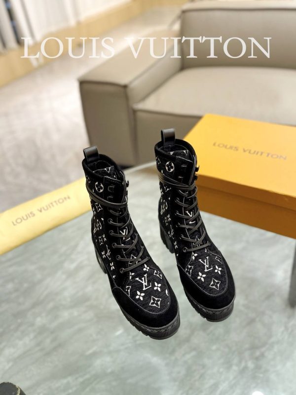 Premium LUV BOOTS 042 NEW