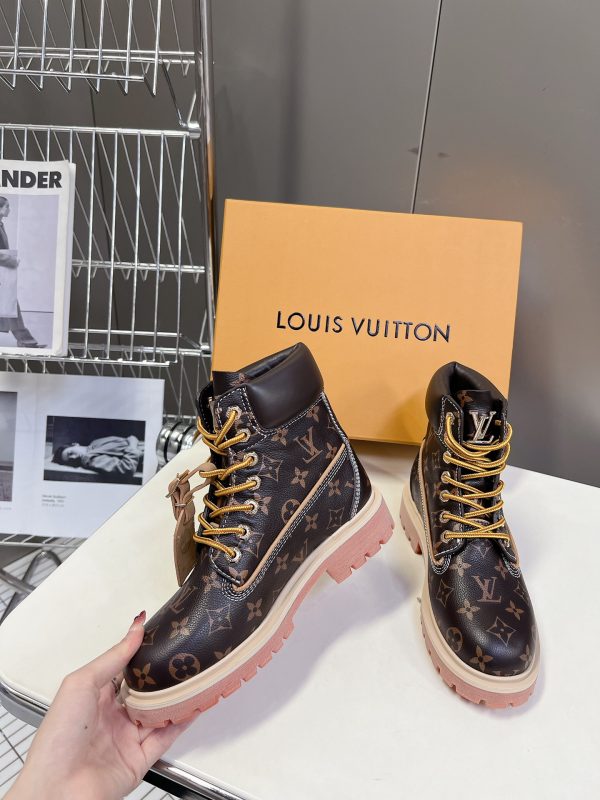 LV WOMEN’S BOOTS