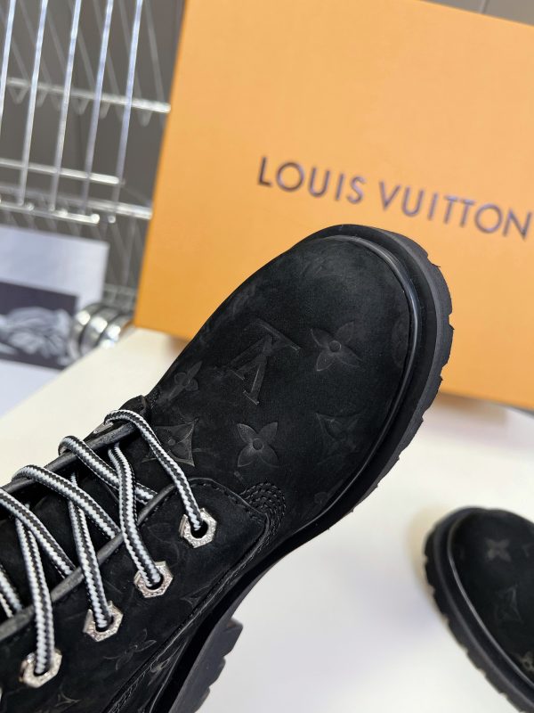 LV WOMEN’S BOOTS