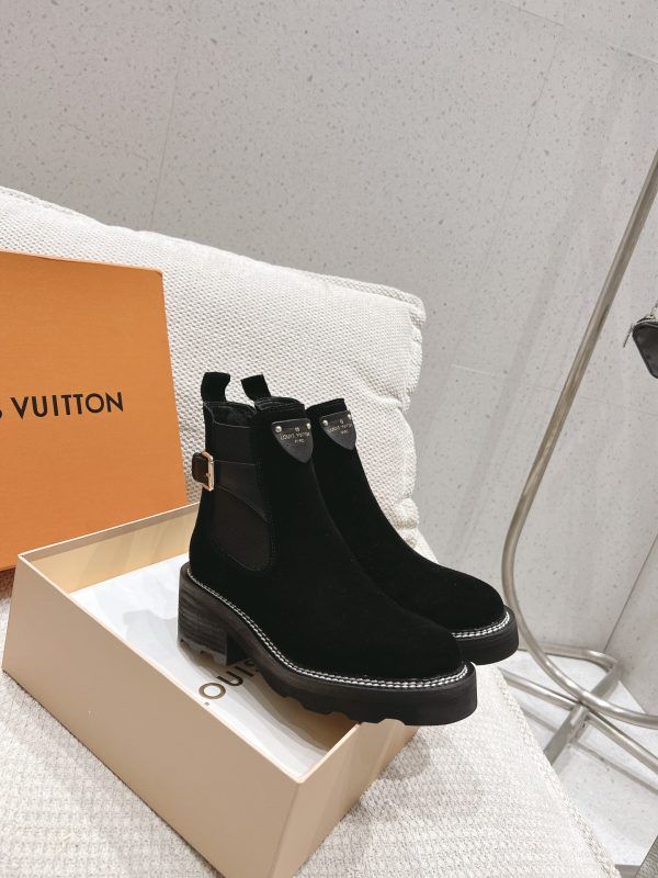 LV WOMEN’S BOOTS