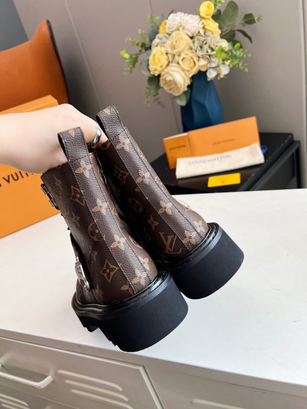 LV WOMEN’S BOOTS