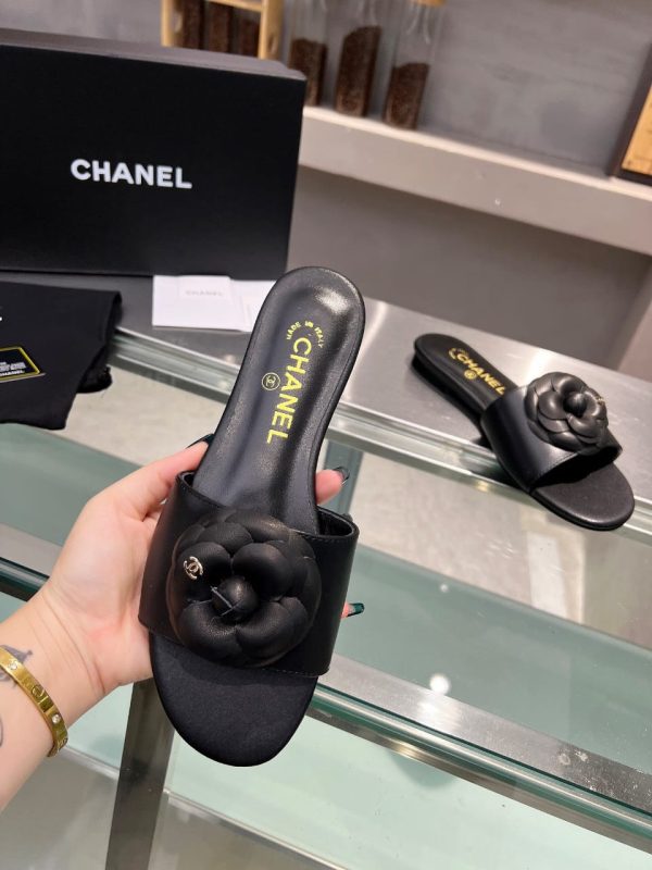 CHANEL MULES LAMBSKIN WITH CAMELLIA IN BLACK G45499 X01000 94305