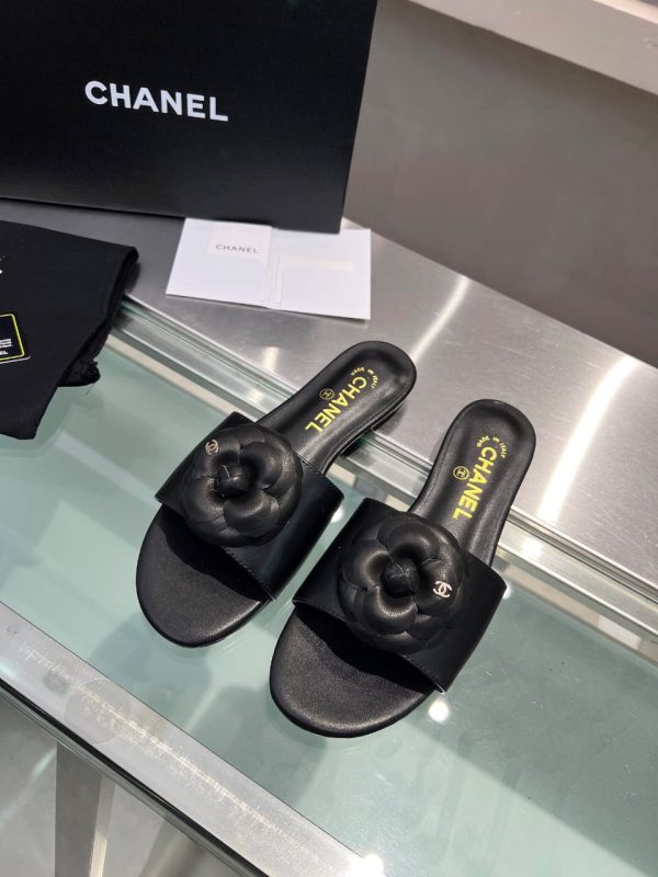 CHANEL MULES LAMBSKIN WITH CAMELLIA IN BLACK G45499 X01000 94305