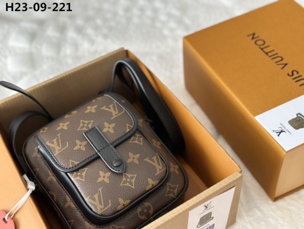 LOUIS VUITTON CHRISTOPHER WEARABLE WALLET MONOGRAM BROWN 18CM M69404