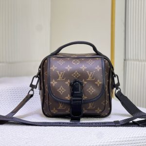 LOUIS VUITTON QUEST MESSENGER BROWN 18CM M46973