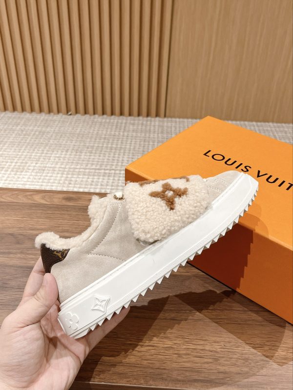 LOUIS VUITTON TIME OUT SNEAKER WHITE AND BROWN