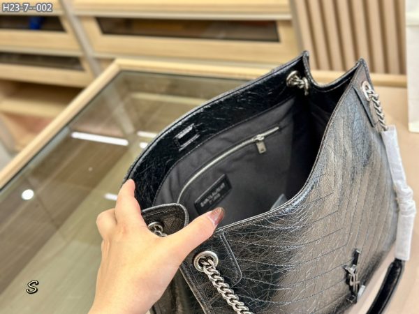 SAINT LAURENT MEDIUM NIKI SHOPPING BAG BLACK 33CM