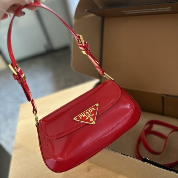 PRADA PATENT LEATHER SHOULDER BAG IN CHERRY RED 25CM 1BD355 069 F0E06 V HTO