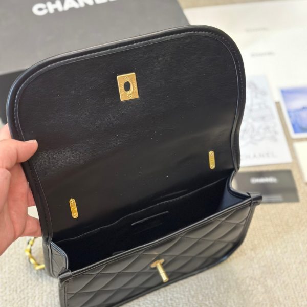 CHANEL CROSSBODY BAG CALFSKIN AND GOLD TONE METAL BLACK 23CM AS4845 B16235 94305