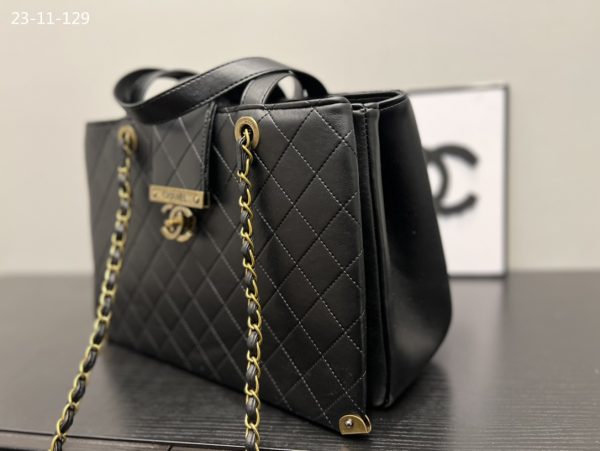 CHANEL AROUND THE CORNER TOTE BLACK 34CM