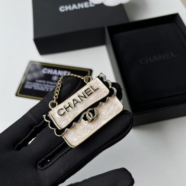 CHANEL CHANEL BAG SHAPED BROOCH