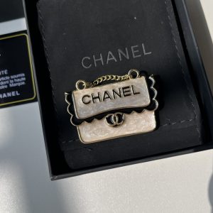 CHANEL CHANEL BAG SHAPED BROOCH