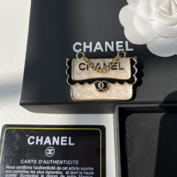 CHANEL CHANEL BAG SHAPED BROOCH