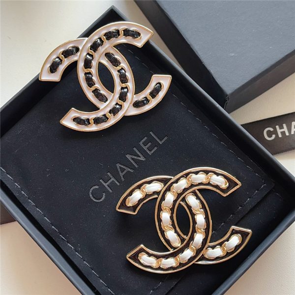 CHANEL CC BROOCH WHITE WITH BLACK INTERWOVEN CHAIN PATTERN