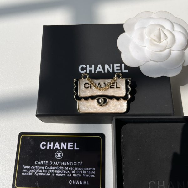 CHANEL CHANEL BAG SHAPED BROOCH