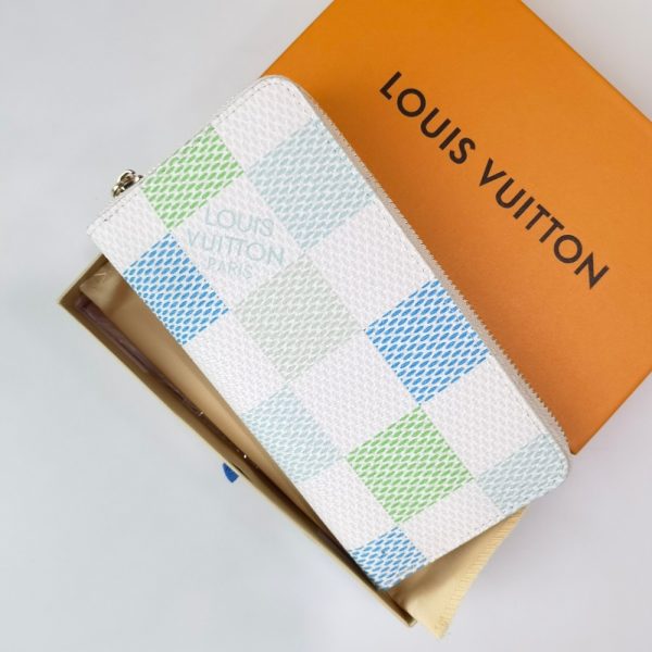 LOUIS VUITTON ZIPPY WALLET IN DAMIER CANVAS GREEN 19.5CM