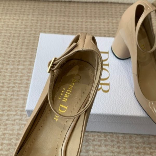 DIOR MISS DIOR PUMP PATENT CALFSKIN BEIGE KCV266VNI S19O