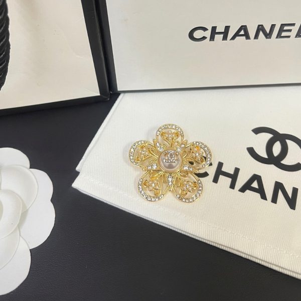 CHANEL CC FLOWER BROOCH GOLD