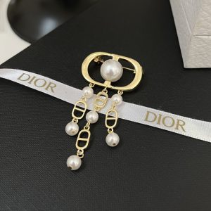 DIOR CD BROOCH GOLD WITH THREE STRINGS AND PEARLS