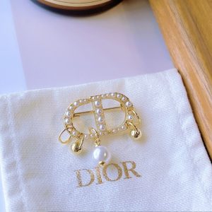 DIOR CD BROOCH GOLD WITH PEARLS