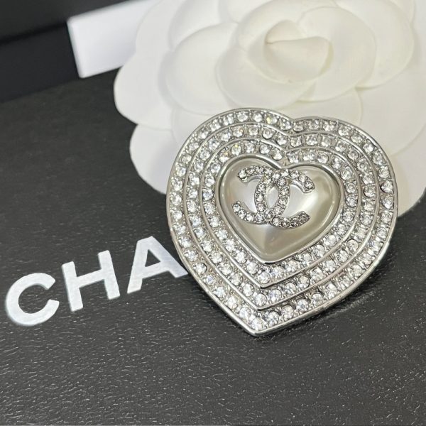 CHANEL CC HEART BROOCH SILVER WITH PEARL HEART