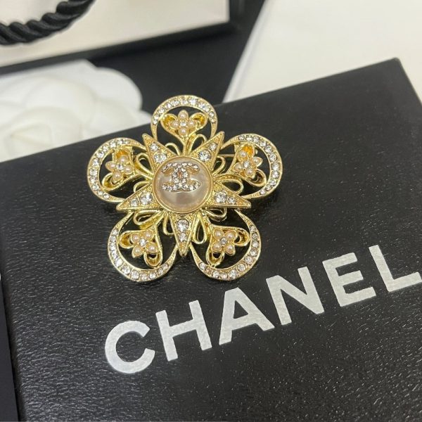 CHANEL CC FLOWER BROOCH GOLD