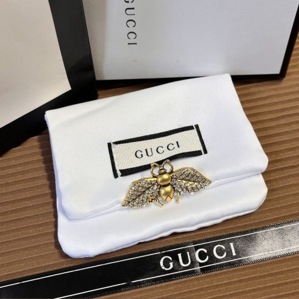 GUCCI GG SMALL BEE BROOCH GOLD