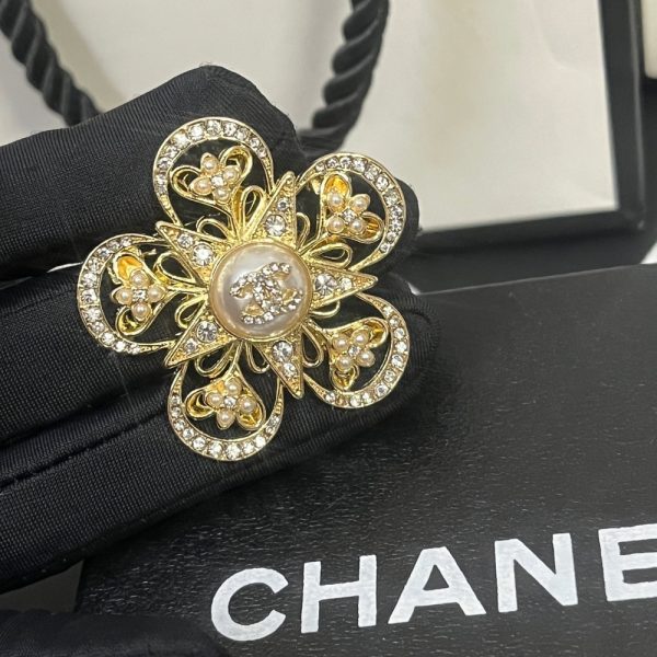 CHANEL CC FLOWER BROOCH GOLD