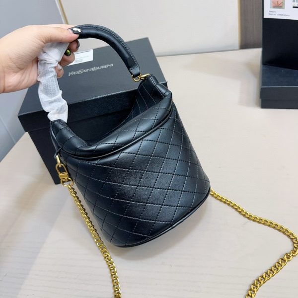 SAINT LAURENT GABY BUCKET BAG IN LAMBSKIN BLACK 18CM 7639611EL071000