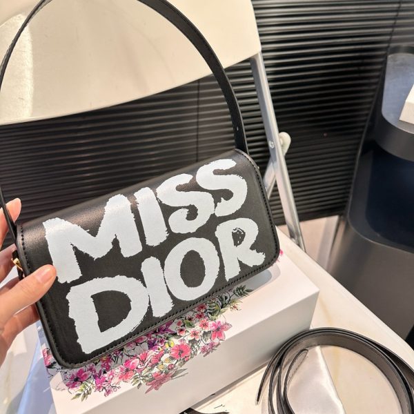 DIOR MISS DIOR FLAP BAG GRAFFITI PRINTED CALFSKIN BLACK AND WHITE 22CM M2610UZCJ M911