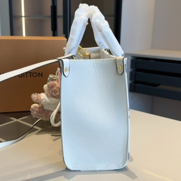 LOUIS VUITTON ONTHEGO PM DOVE WHITE 25CM