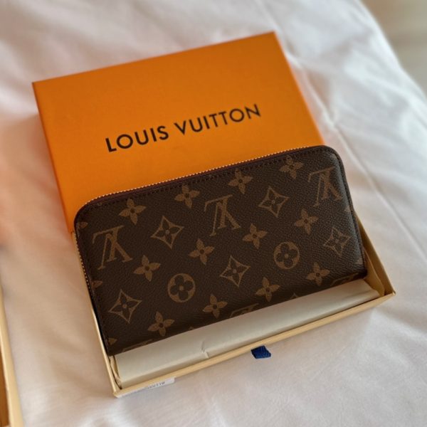 LOUIS VUITTON ZIPPY WALLET IN MONOGRAM CANVAS HOLIDAY EDITION BROWN 20CM M68487