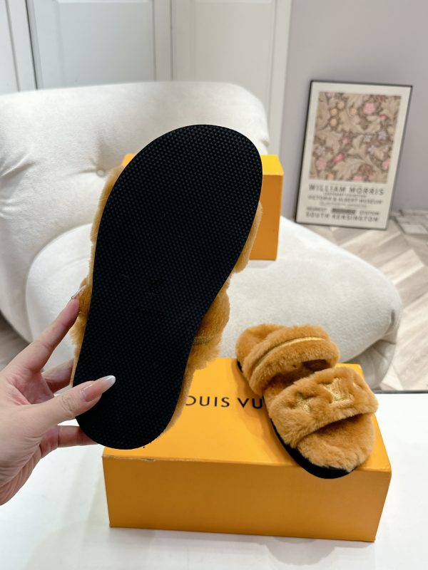 LOUIS VUITTON LV SUNSET FLAT COMFORT MULE SHEARLING BROWN