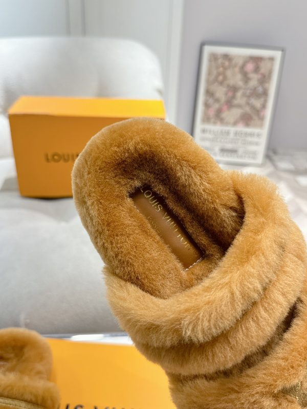 LOUIS VUITTON LV SUNSET FLAT COMFORT MULE SHEARLING BROWN