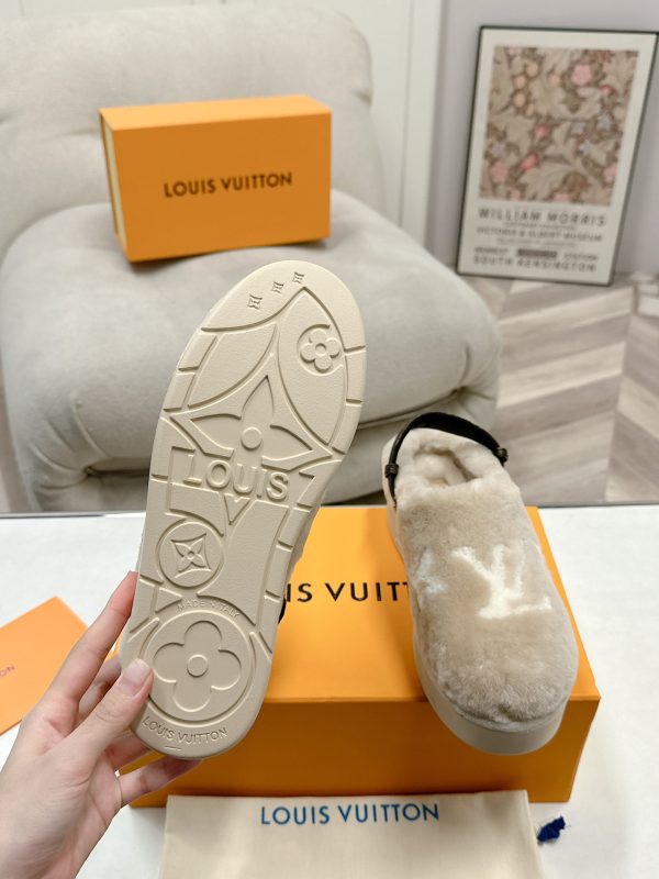 LOUIS VUITTON ASPEN COMFORT CLOG LIGHT BEIGE