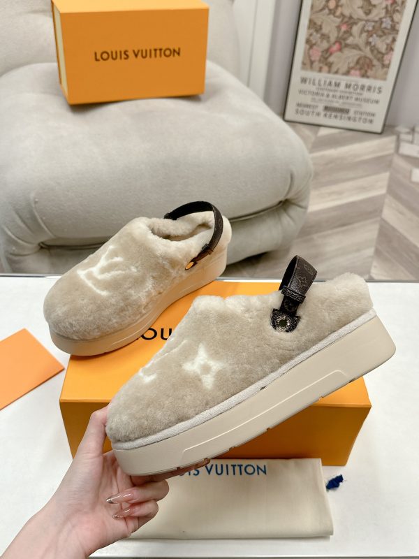 LOUIS VUITTON ASPEN COMFORT CLOG LIGHT BEIGE