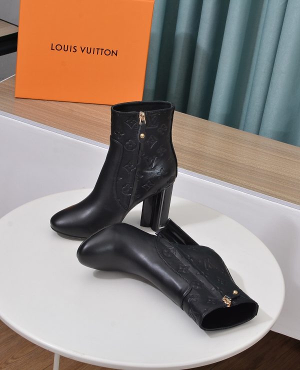 LOUIS VUITTON SILHOUETTE ANKLE BOOT LEATHER BLACK 1ADCLK