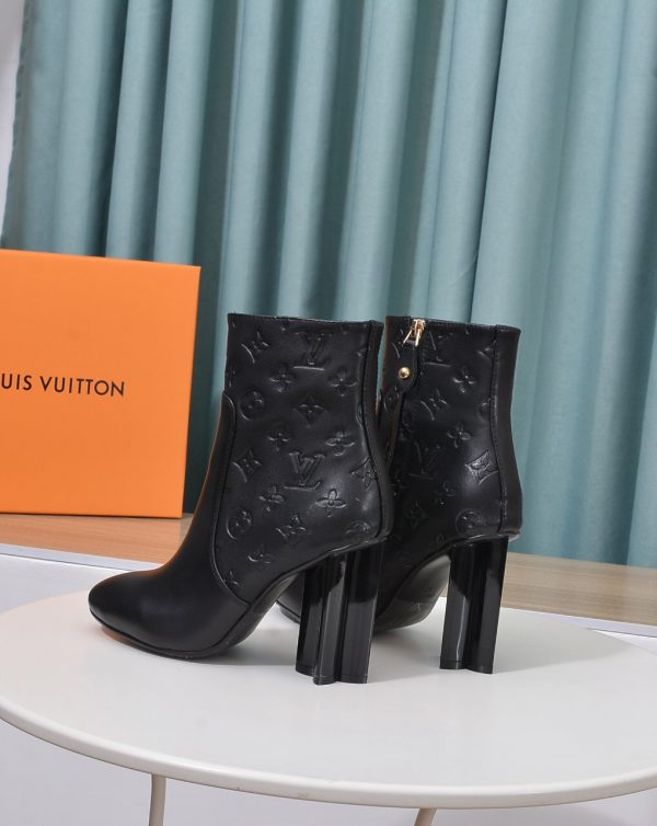 LOUIS VUITTON SILHOUETTE ANKLE BOOT LEATHER BLACK 1ADCLK