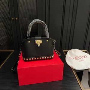 VALENTINO GARAVANI ROCKSTUD HANDBAG IN GRAINY CALFSKIN BLACK 21CM