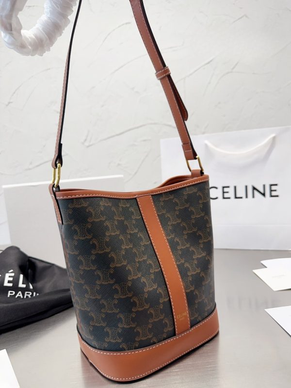 CELINE SMALL BUCKET IN TRIOMPHE CANVAS AND CALFSKIN TAN 20CM 191442CAS04LU