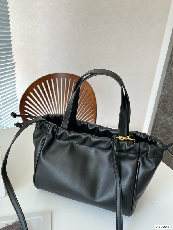 CELINE SMALL CABAS DRAWSTRING CUIR TRIOMPHE IN SMOOTH CALFSKIN BLACK 24CM 111013DU338NO