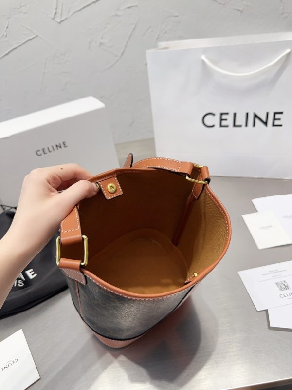 CELINE SMALL BUCKET IN TRIOMPHE CANVAS AND CALFSKIN TAN 20CM 191442CAS04LU