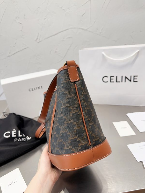 CELINE SMALL BUCKET IN TRIOMPHE CANVAS AND CALFSKIN TAN 20CM 191442CAS04LU