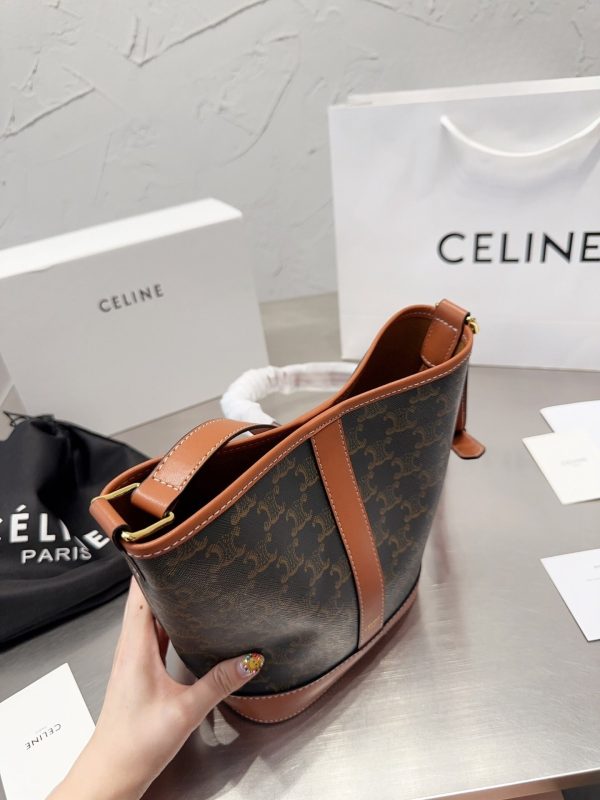 CELINE SMALL BUCKET IN TRIOMPHE CANVAS AND CALFSKIN TAN 20CM 191442CAS04LU