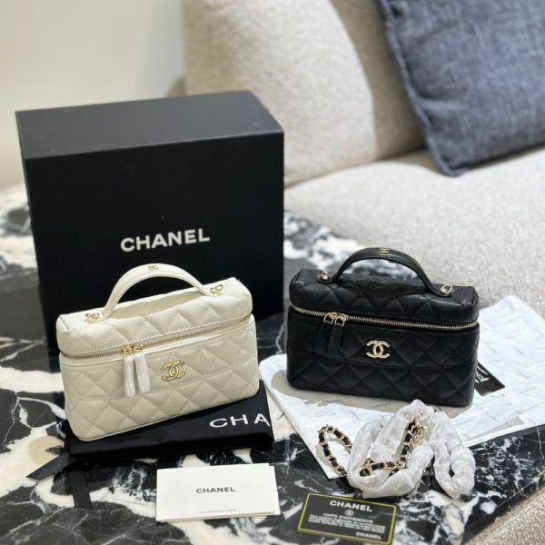 CHANEL LONG VANITY WITH CHAIN WHITE 19CM