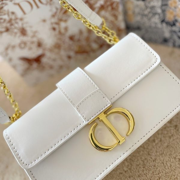 DIOR 30 MONTAIGNE EAST WEST BAG WITH CHAIN WHITE 21CM M9334UHEL M030