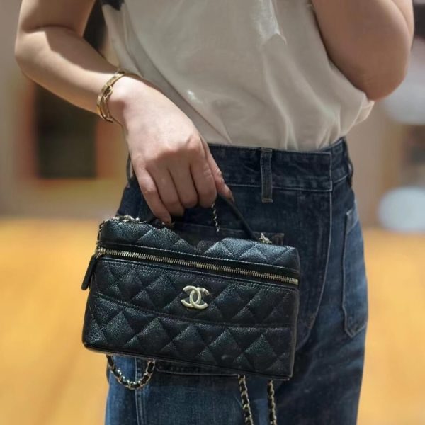 CHANEL LONG VANITY WITH CHAIN BLACK 19CM