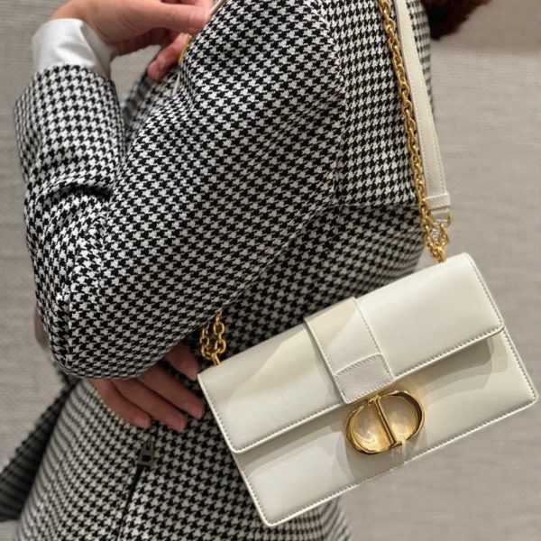 DIOR 30 MONTAIGNE EAST WEST BAG WITH CHAIN WHITE 21CM M9334UHEL M030